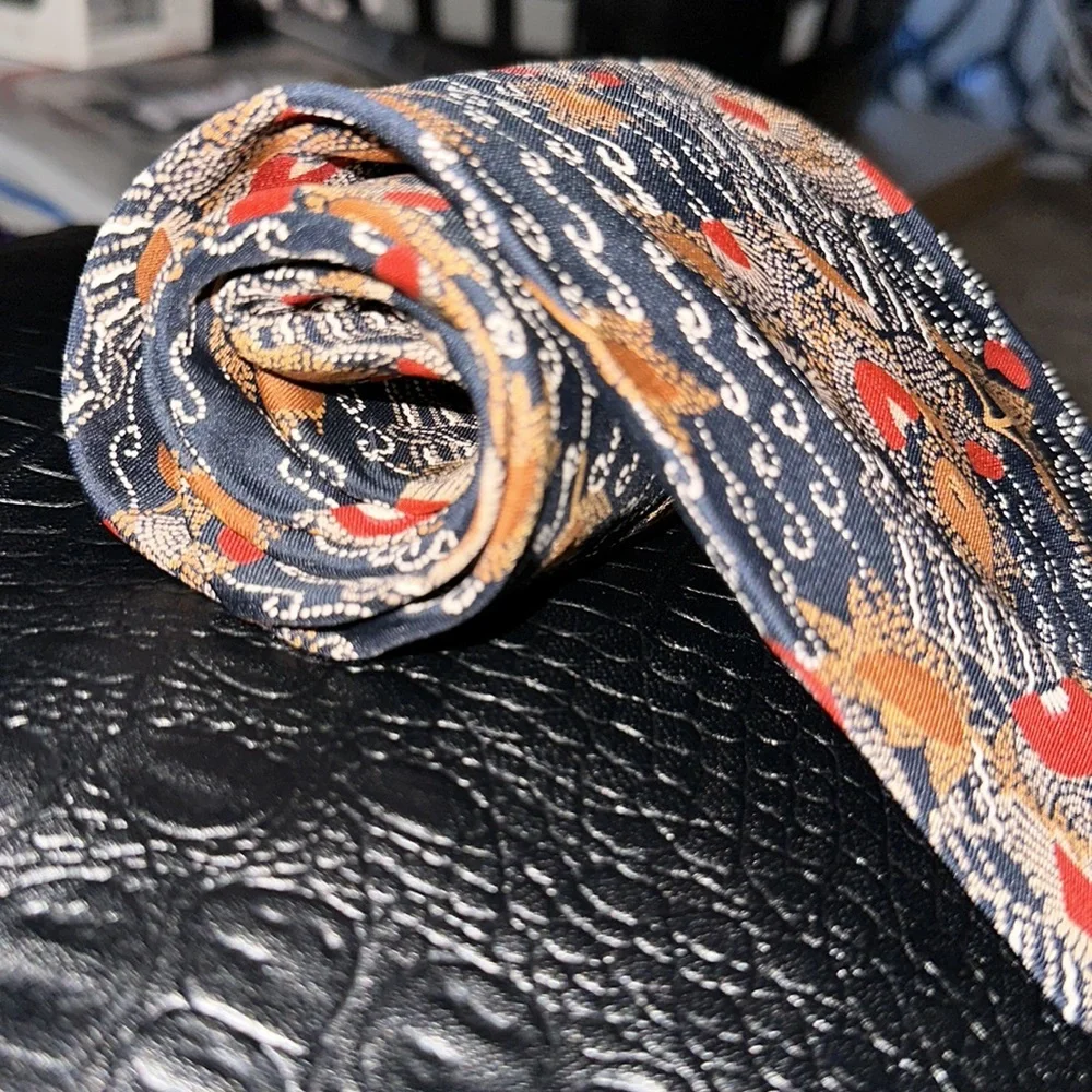Ysl‎ tie
